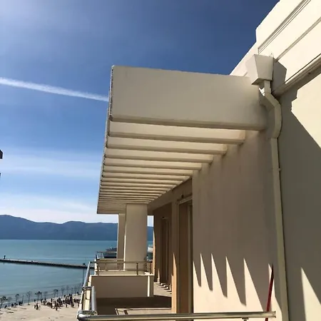 Rooftop Lungomare Apartman