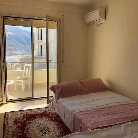 Rooftop Lungomare Apartman *