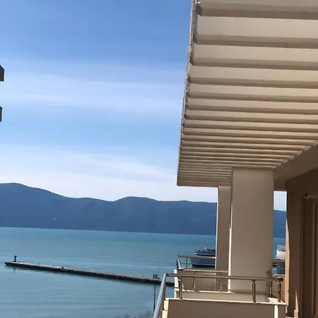 Rooftop Lungomare Apartment Vlore