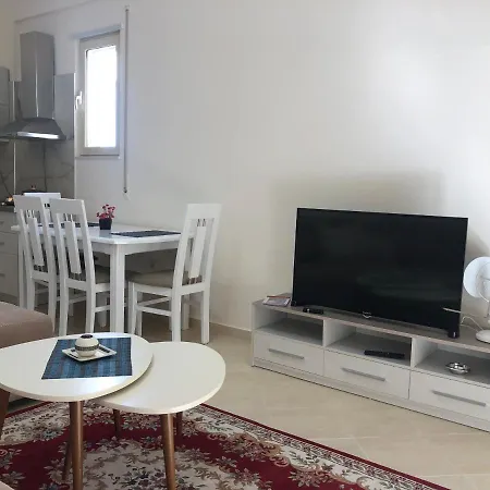 Rooftop Lungomare Apartment Vlore